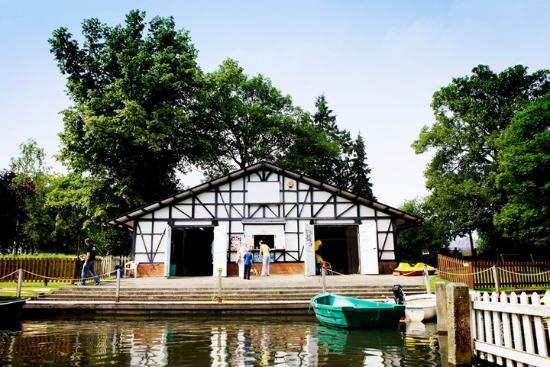 The Boathouse Golf and Tennis